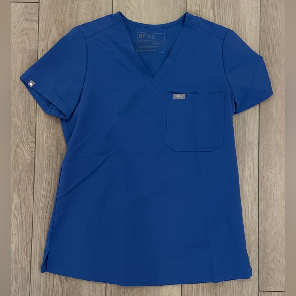 Figs single pocket scrub top